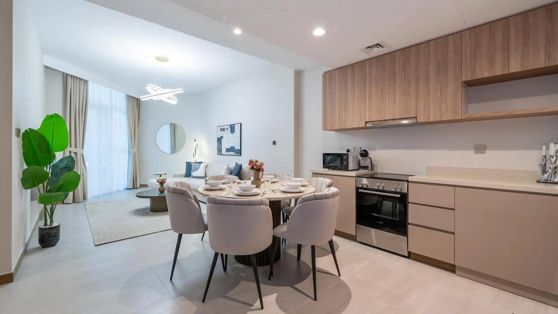 Modern 2Br Missoni Design Canal-Side Elegance Dubai Appartamento