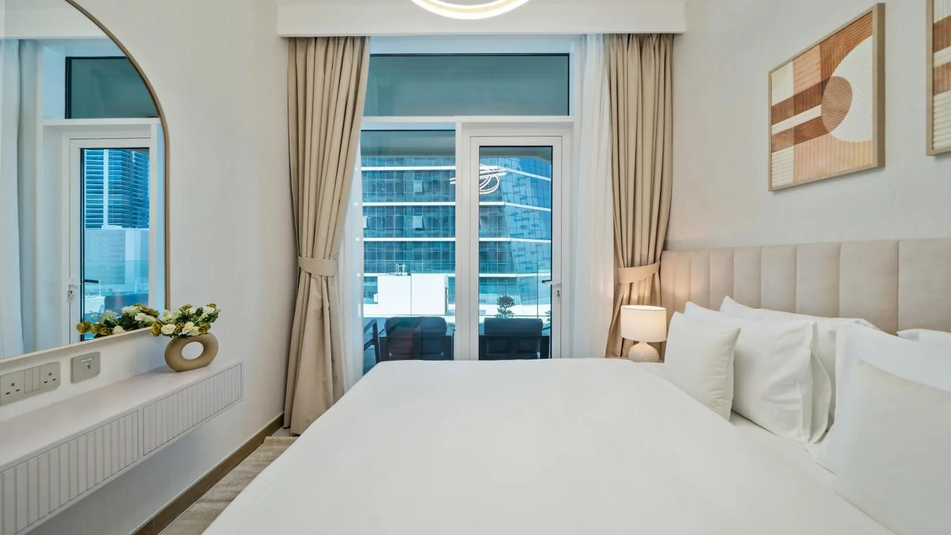 Modern 2Br Missoni Design Canal-Side Elegance Dubai Appartamento