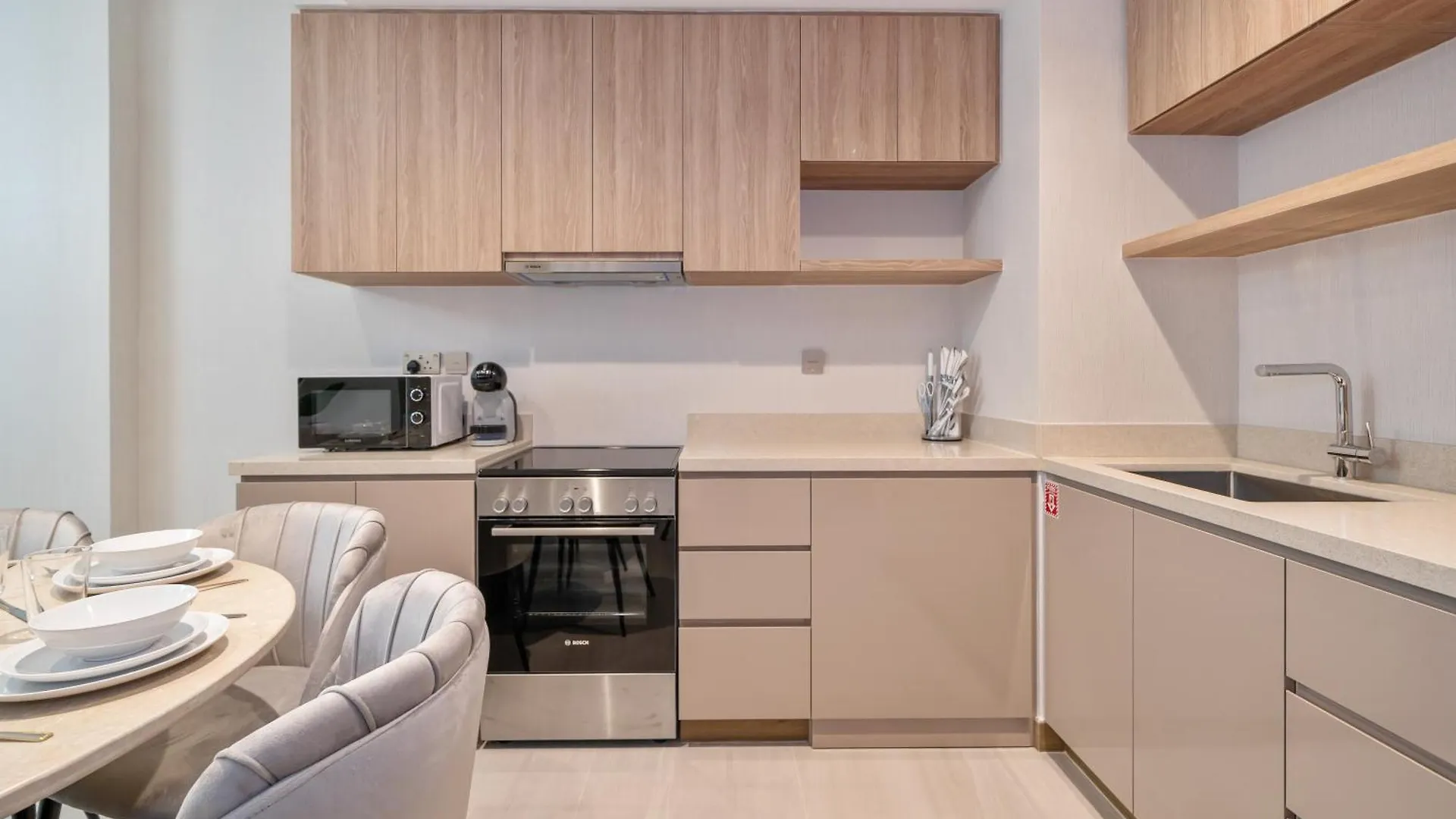 Modern 2Br Missoni Design Canal-Side Elegance Dubai 0*,