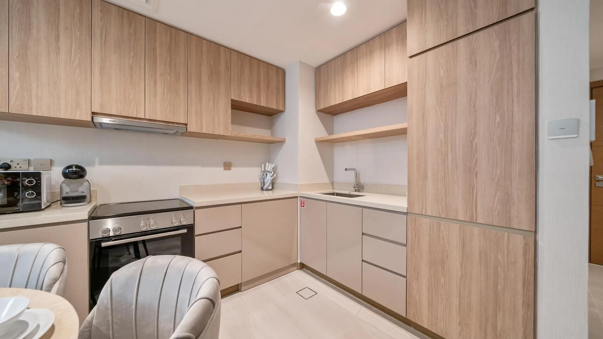 Modern 2Br Missoni Design Canal-Side Elegance Dubai
