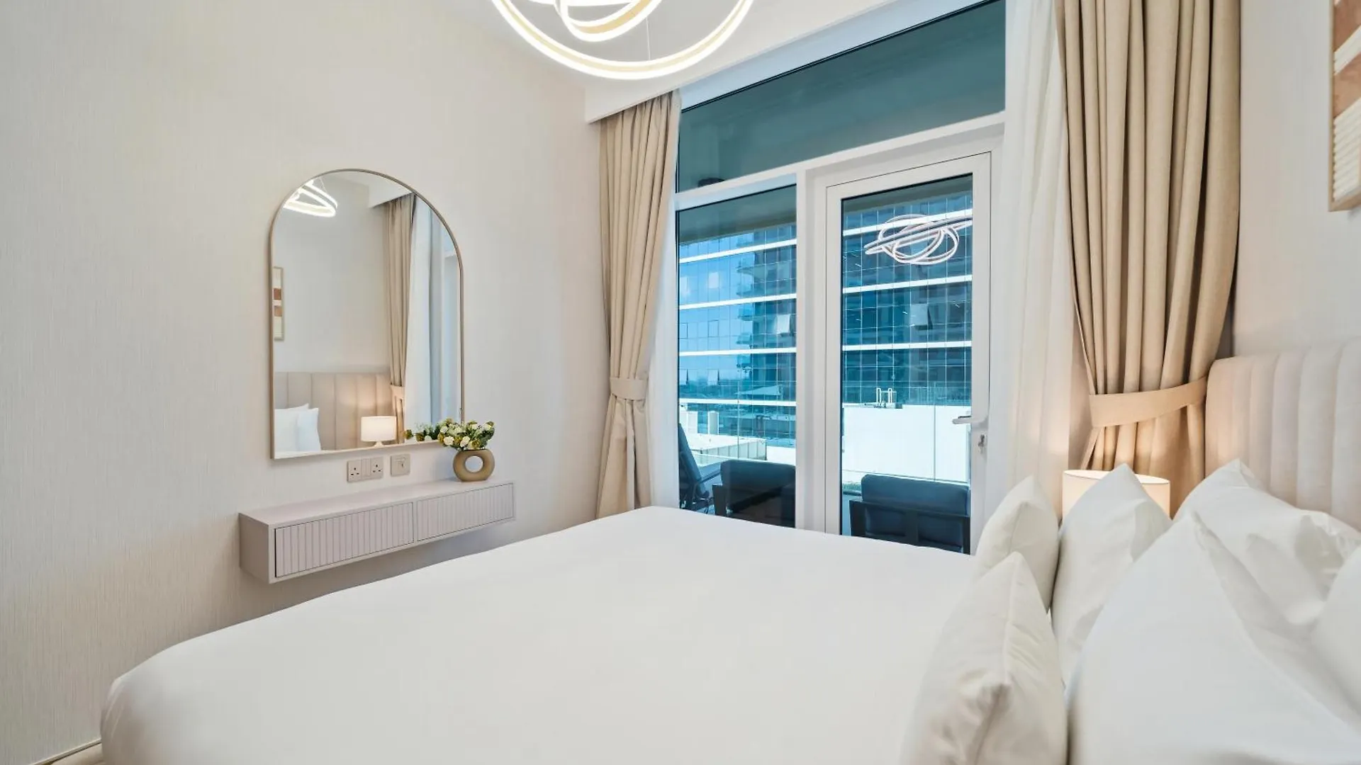 Modern 2Br Missoni Design Canal-Side Elegance Dubai 0*,