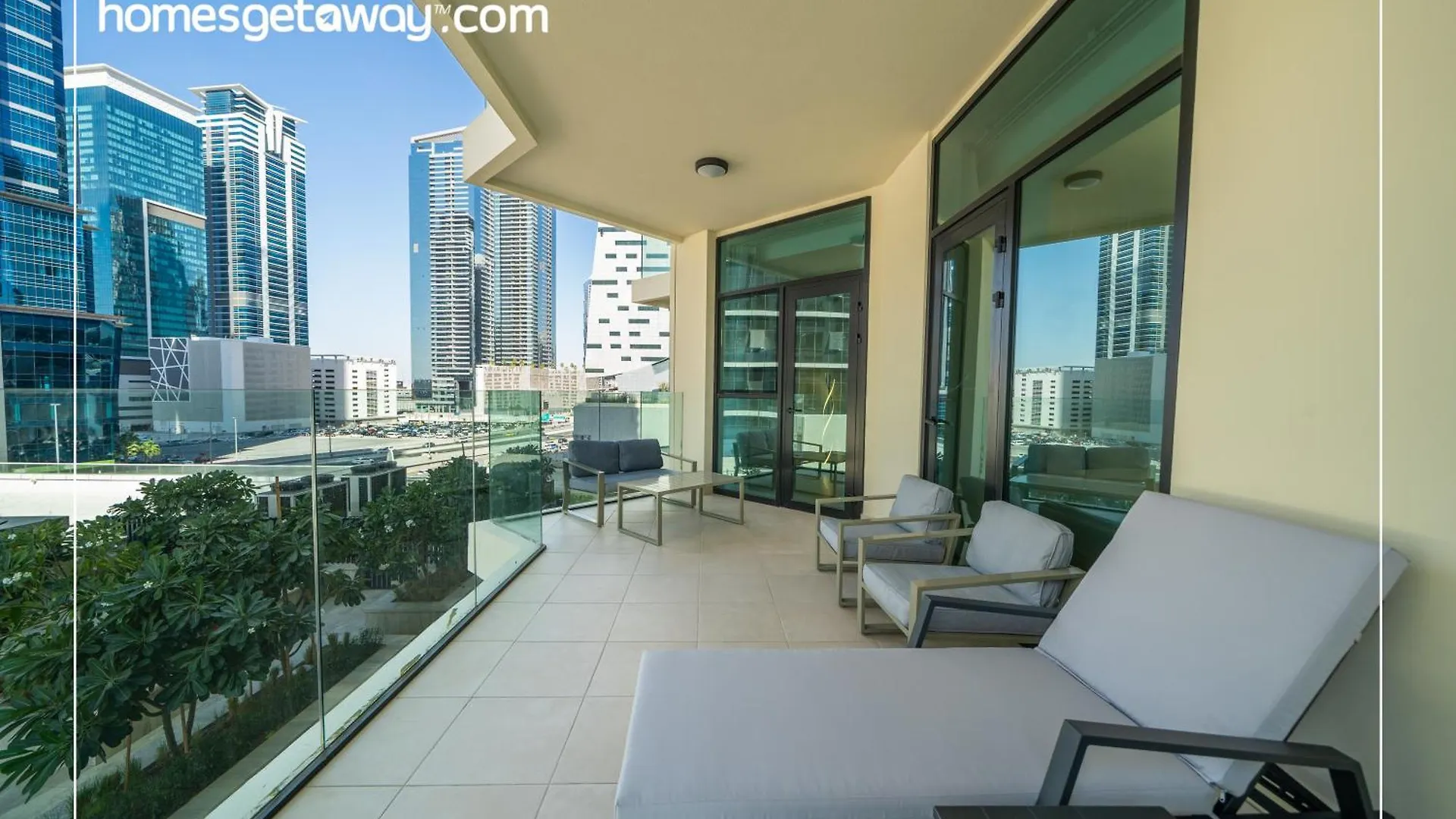 Apartment Modern 2Br Missoni Design Canal-Side Elegance Dubai