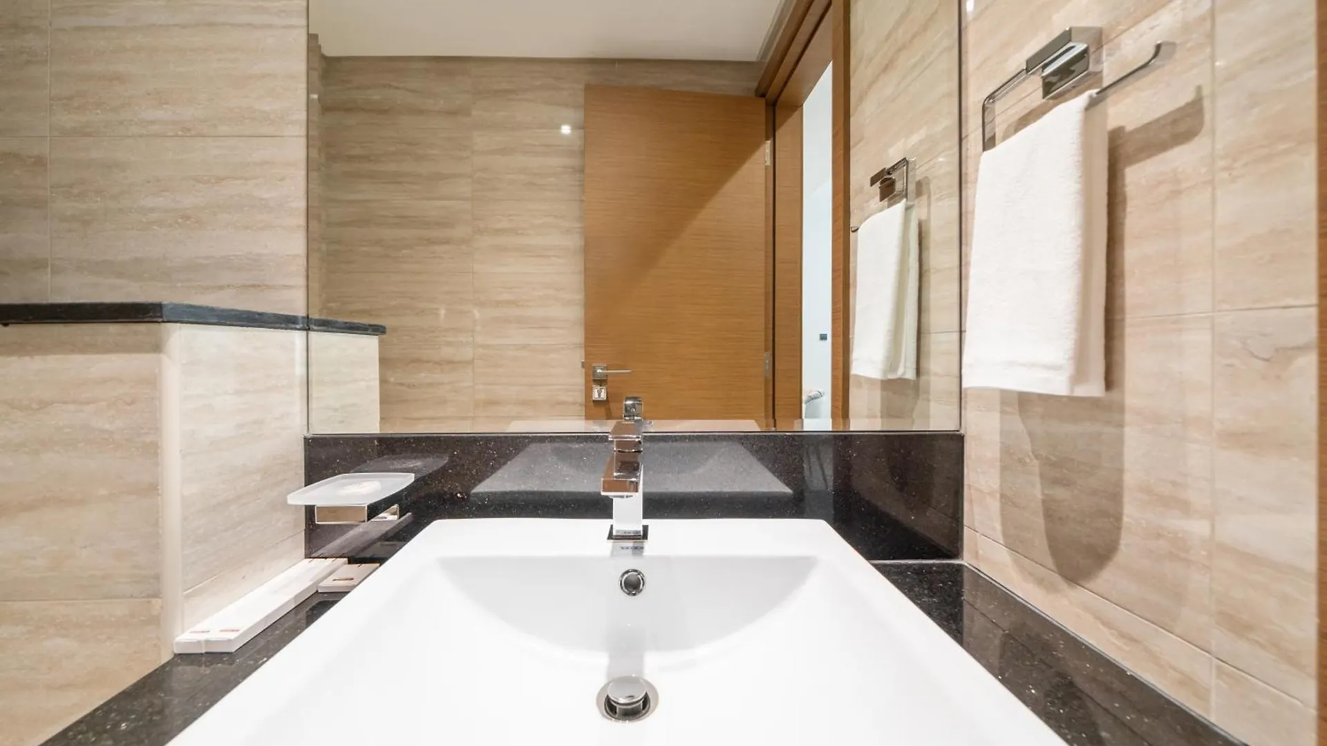 Apartment Modern 2Br Missoni Design Canal-Side Elegance Dubai United Arab Emirates