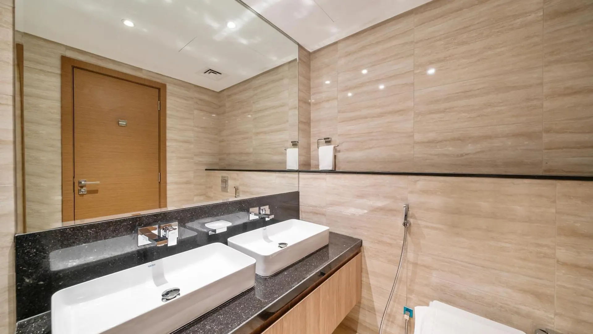 Modern 2Br Missoni Design Canal-Side Elegance Dubai 0*,  United Arab Emirates