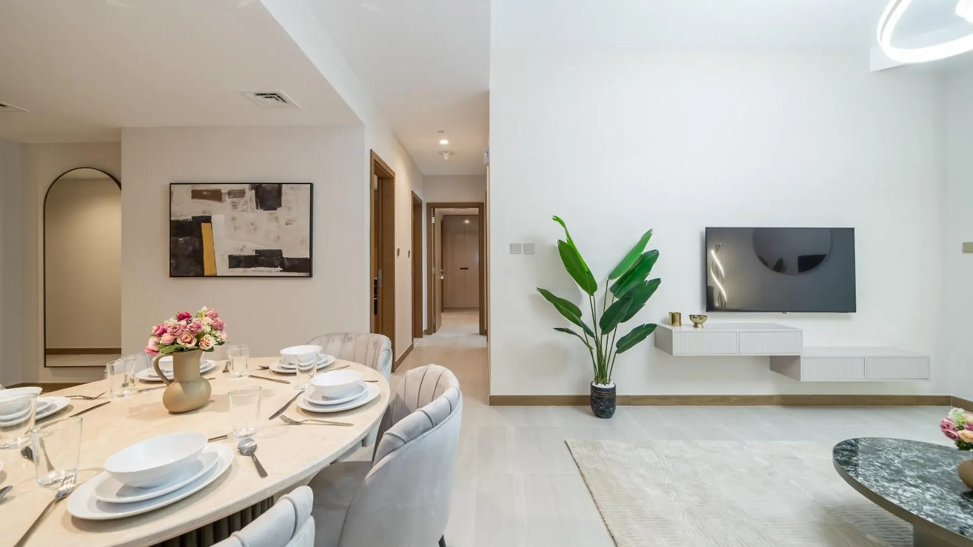 Apartment Modern 2Br Missoni Design Canal-Side Elegance Dubai