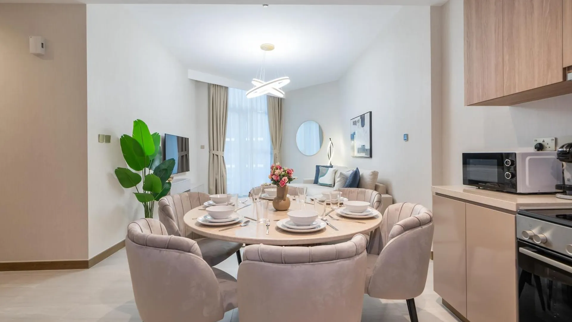 Apartment Modern 2Br Missoni Design Canal-Side Elegance Dubai