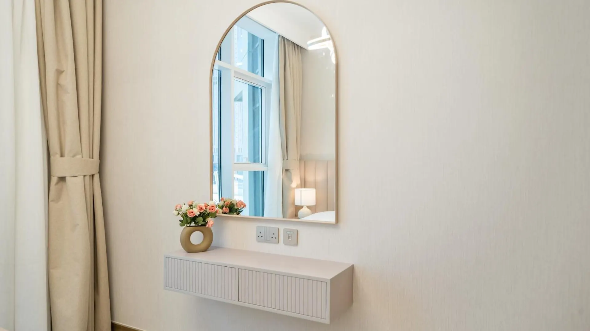 Modern 2Br Missoni Design Canal-Side Elegance Dubai 0*,